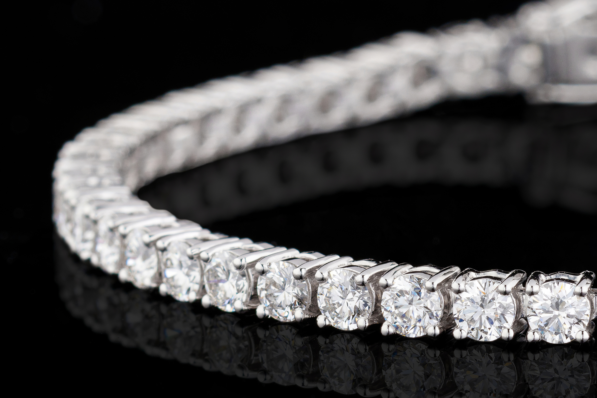 Tennis Bracelets: Elegance and History