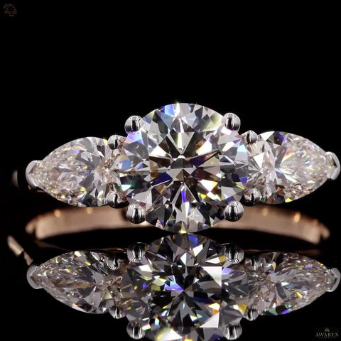 Pear-Adorned Solitaire Brilliance: Diamond Ring