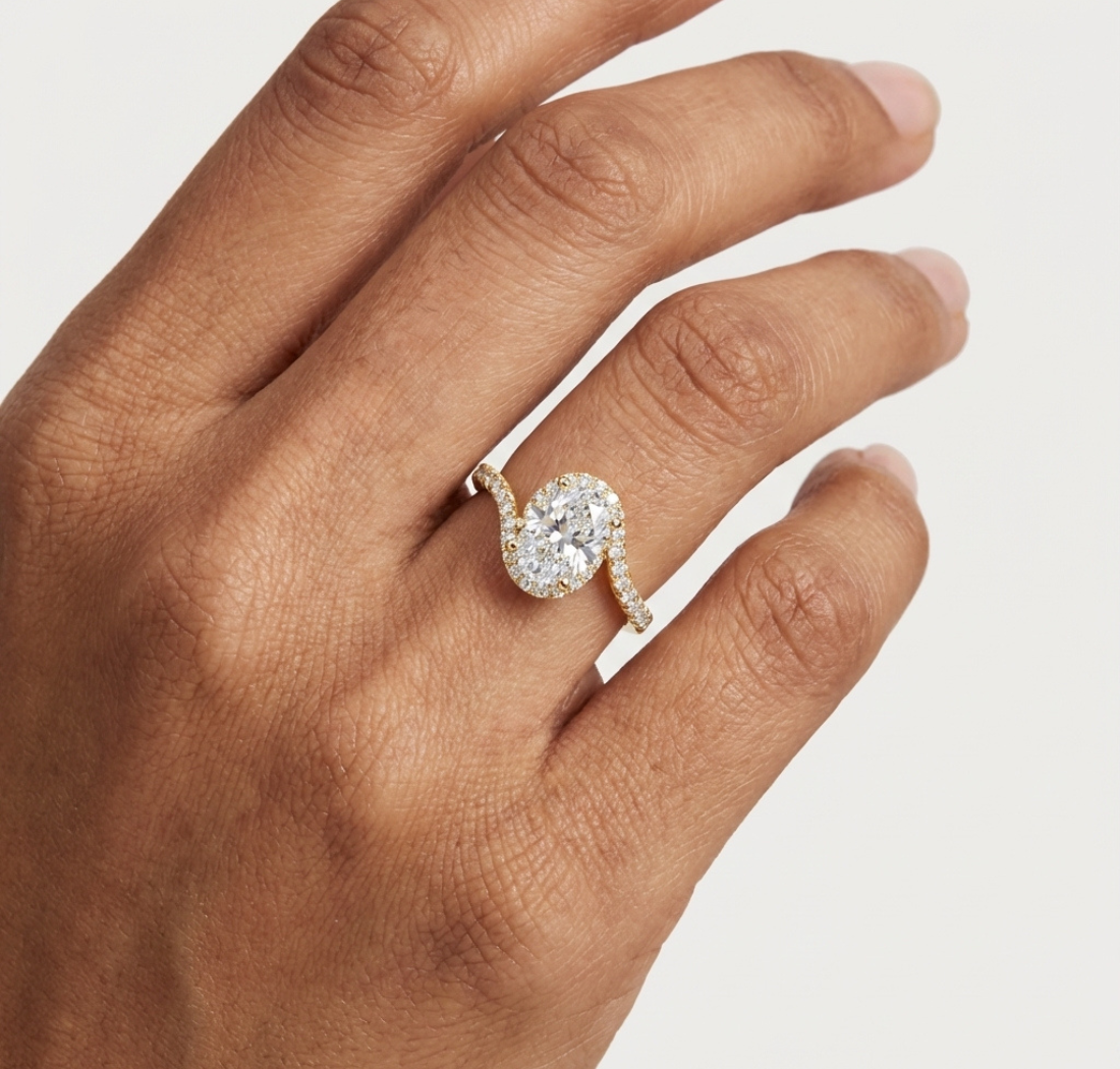 Gold 1Ct Split Shank Halo Oval Lab Grown Diamond Alyrix Ring