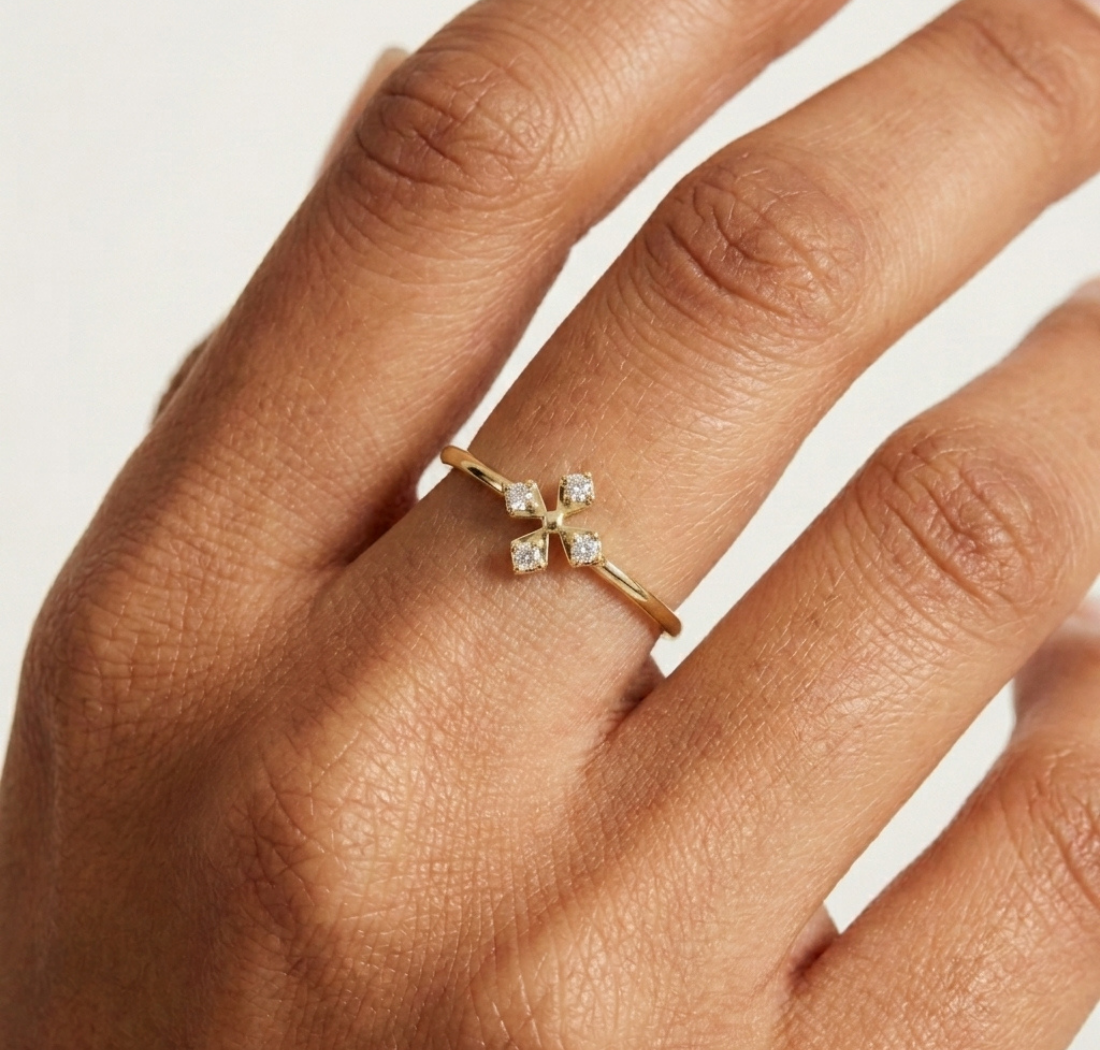 Gold Halo Setting Round Lab Grown Diamond Auvra Ring