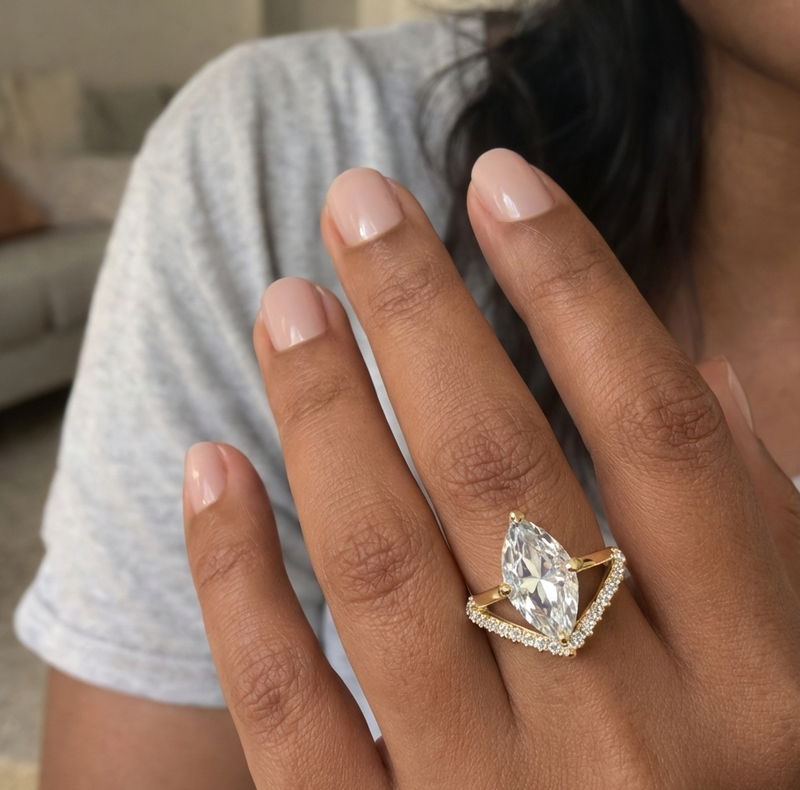 Gold ring with a pear-shaped diamond