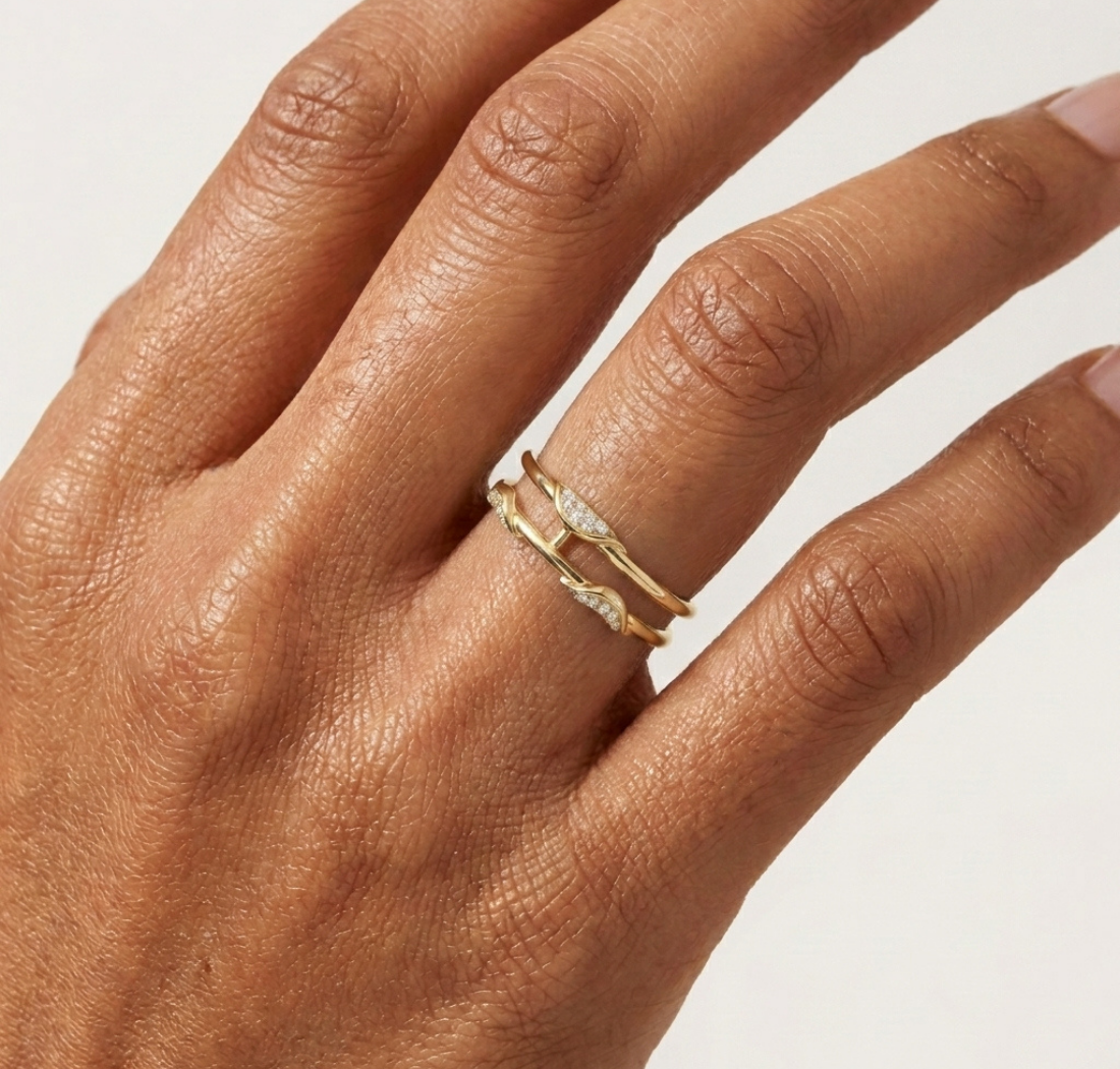 Gold Curve Band Round Lab Grown Diamond Lxxa Ring