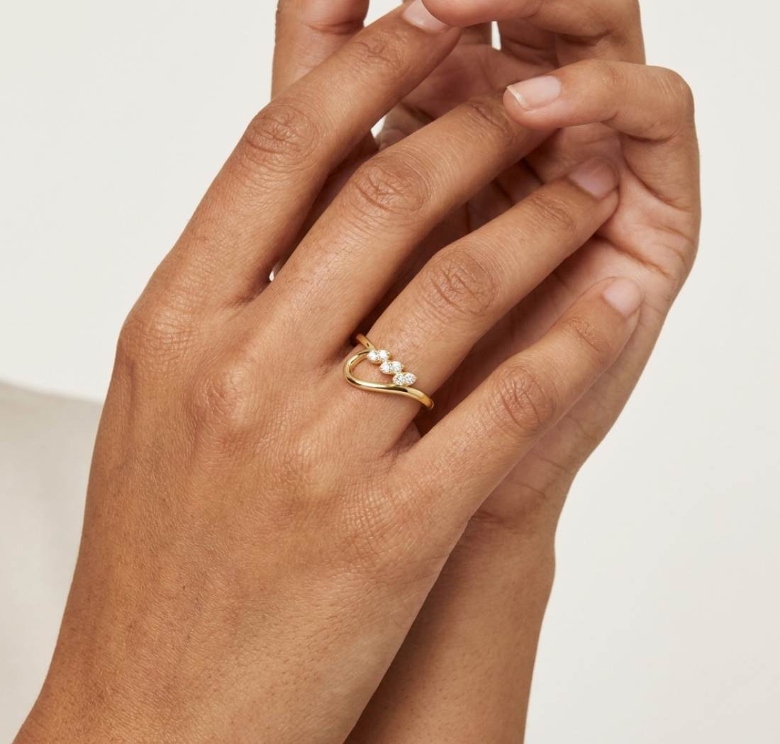 Gold Petal Setting Round Lab Grown Diamond Oryne Ring