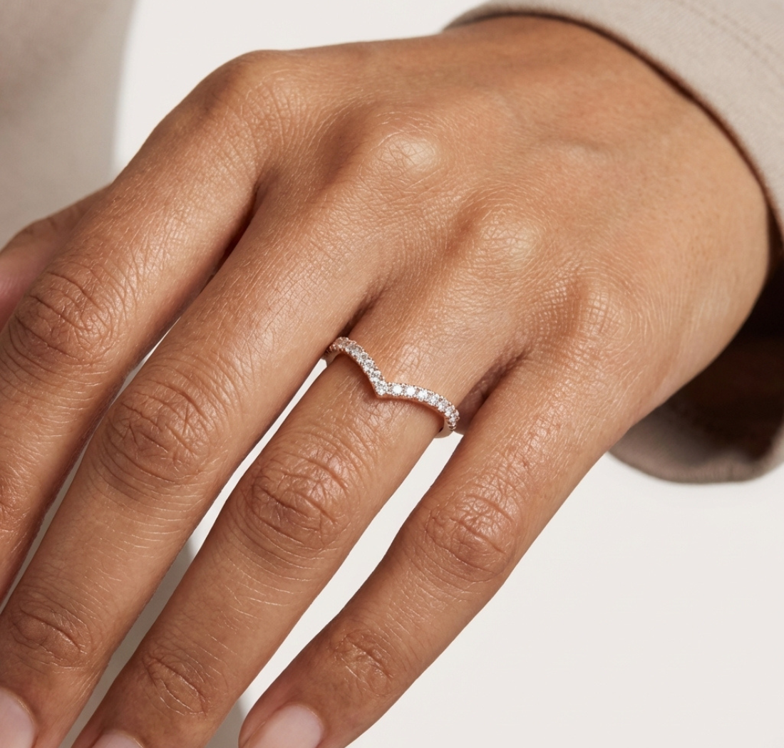 Gold Channel V Shaped Band Round Lab Grown Diamond Selia Ring