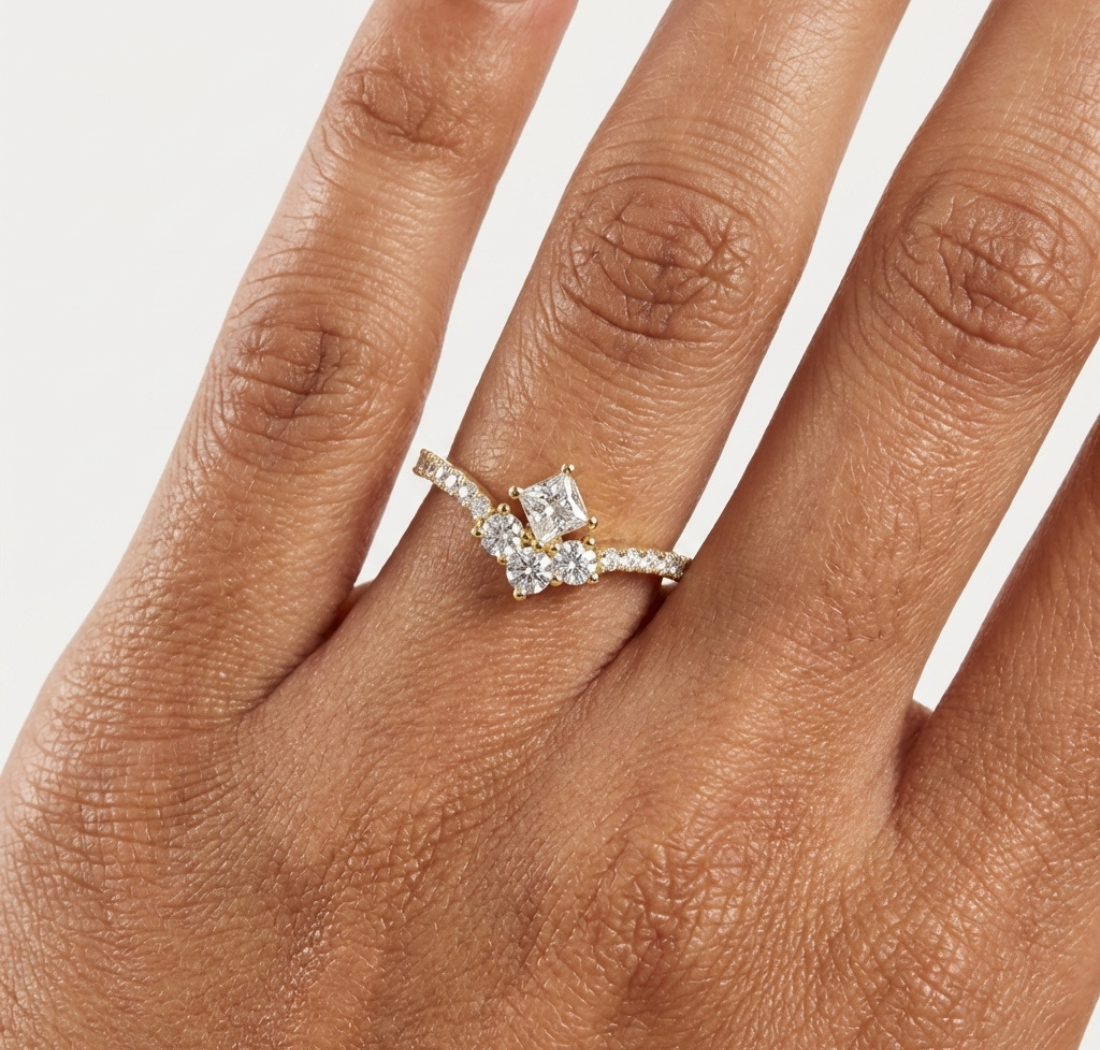 Gold Split Shank Cluster Setting Round Lab Grown Diamond Valyn Ring